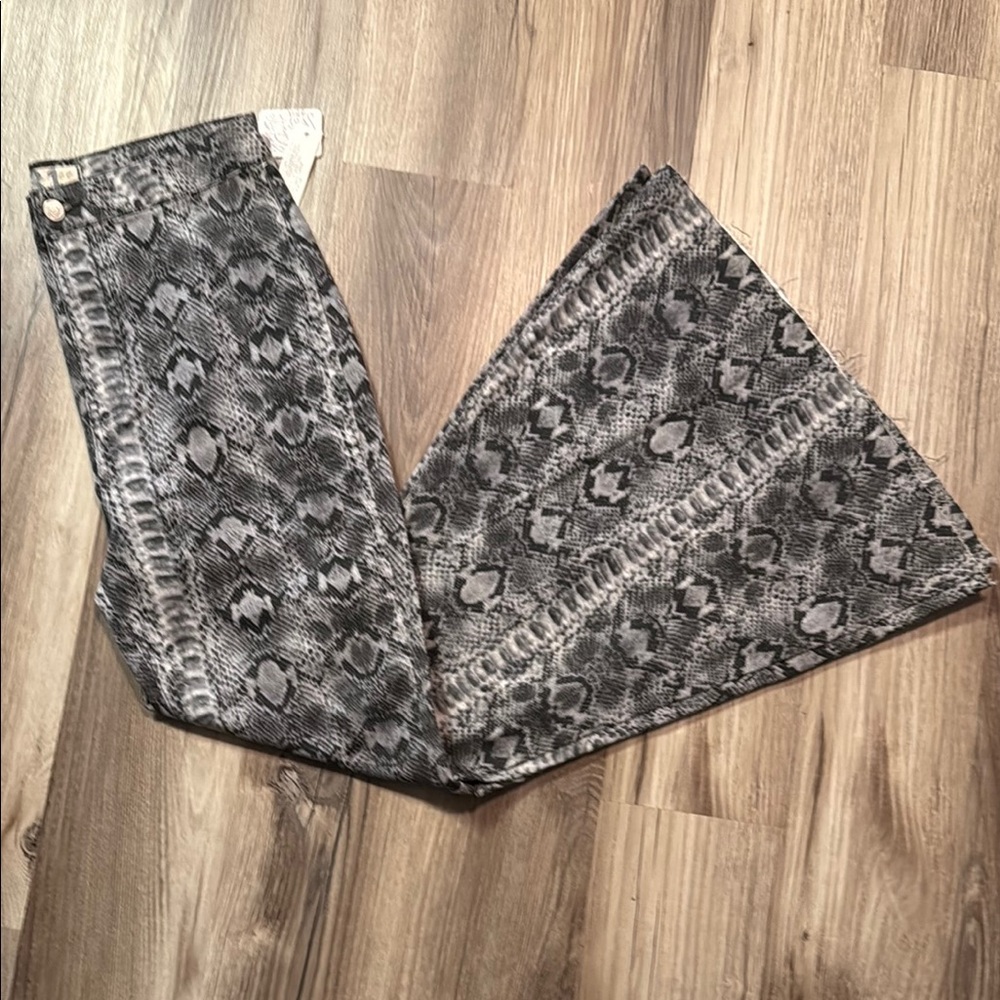 Just float flare we the free